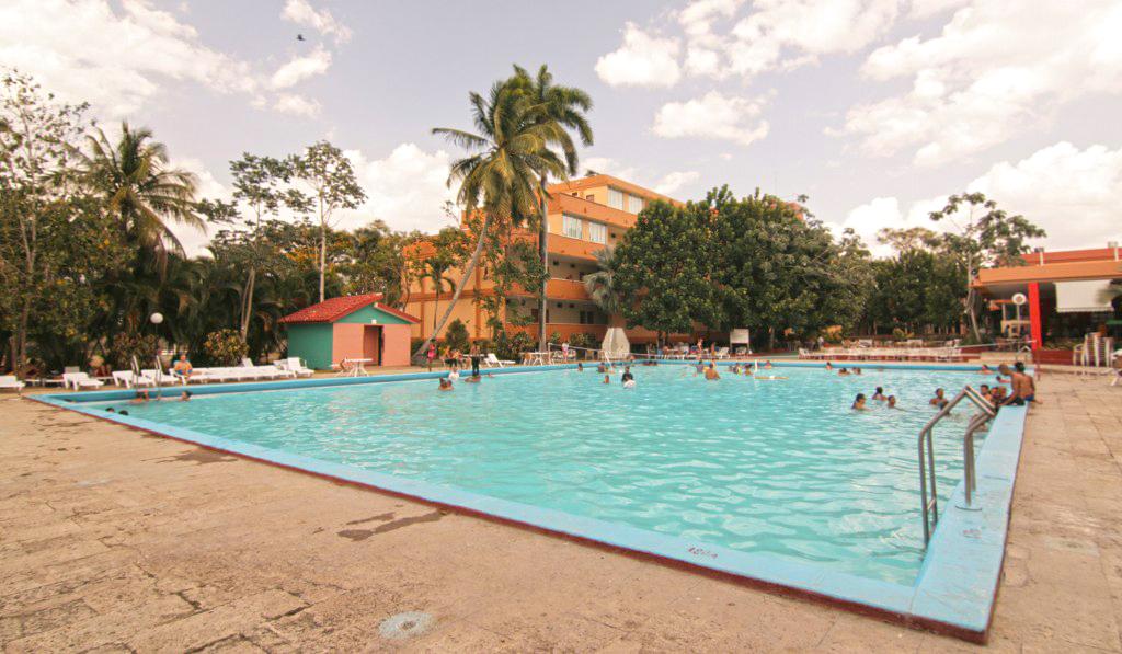 Pernik Hotel Holguin Exterior photo