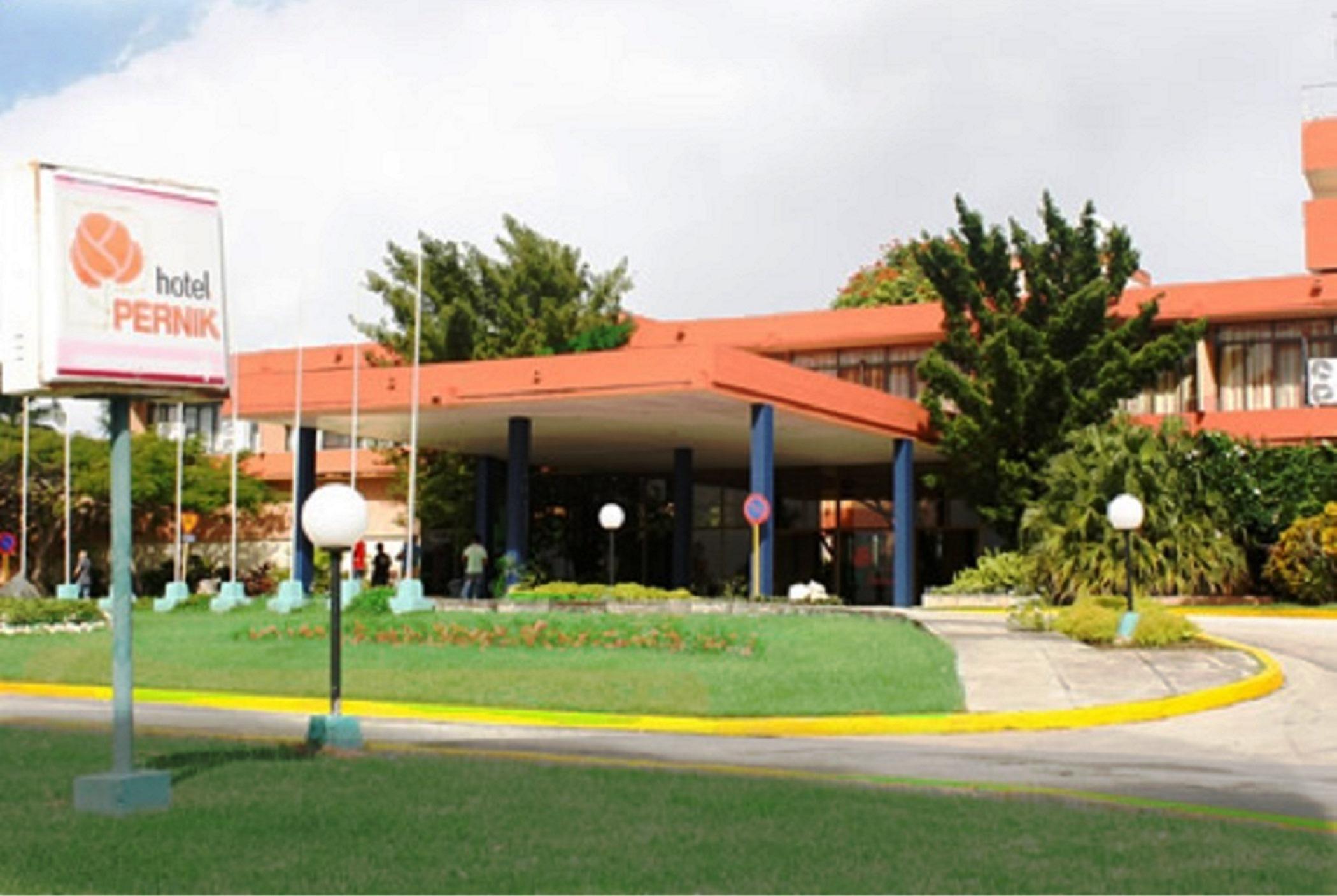 Pernik Hotel Holguin Exterior photo