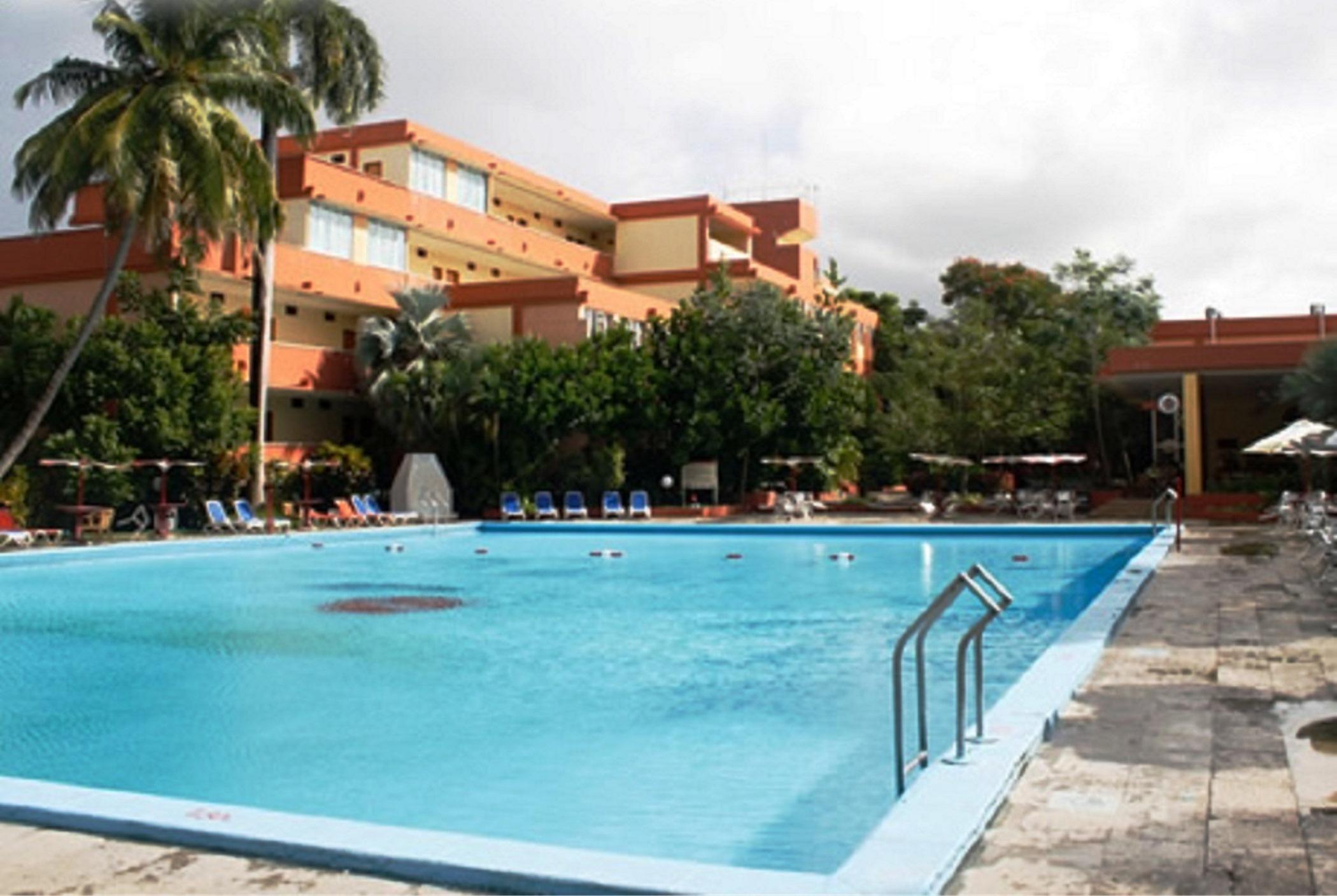 Pernik Hotel Holguin Exterior photo