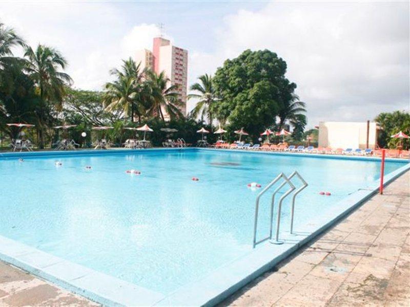 Pernik Hotel Holguin Exterior photo